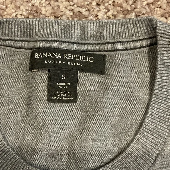 Banana Republic Men's Light Gray Crewneck Sweater, Size S - Picture 2 of 5